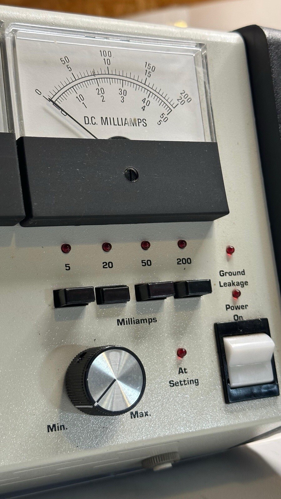 BRL Bethesda Research Labs Model 4000 Electrophoresis Power Supply