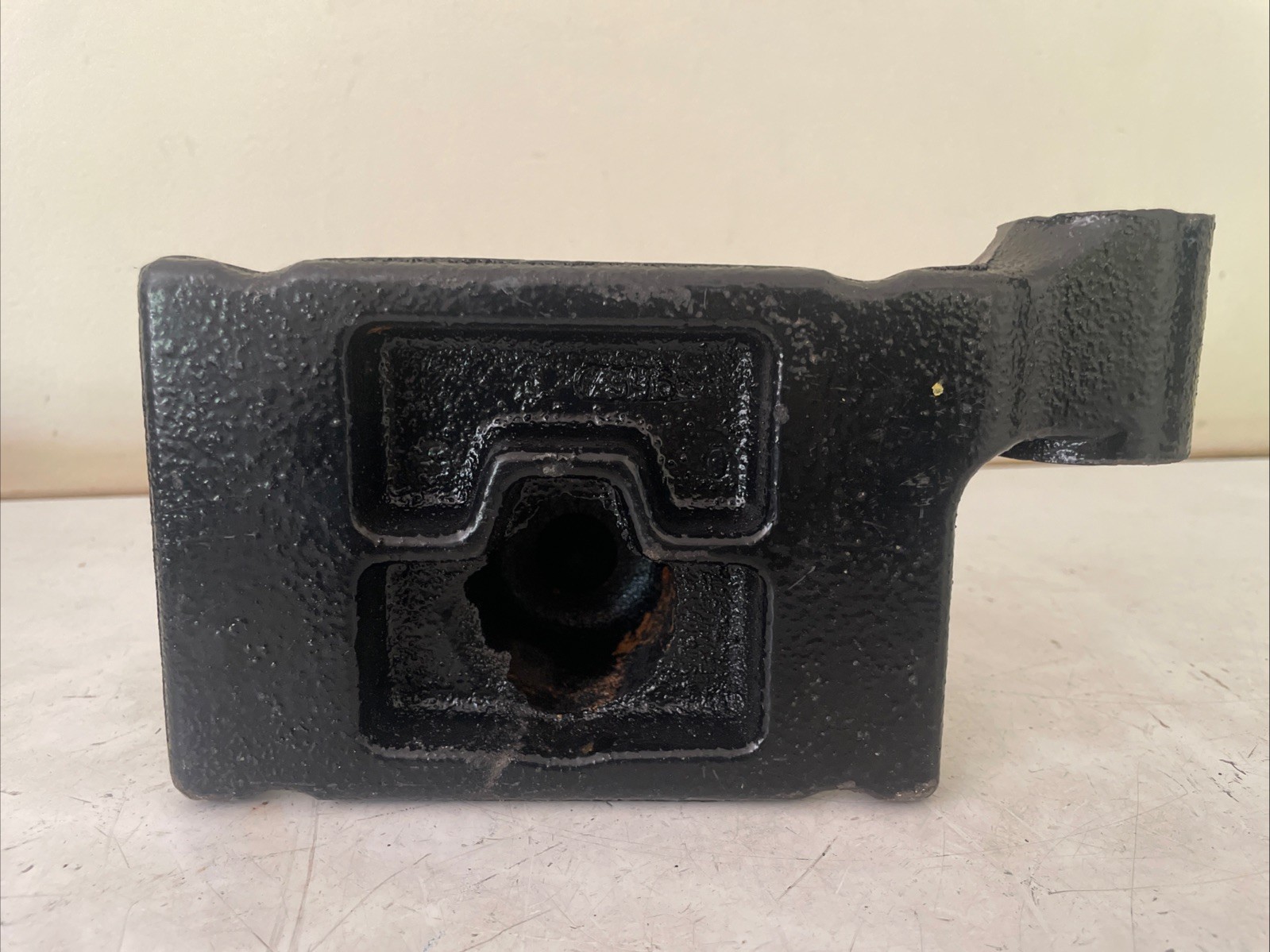 FREIGHTLINER LH FRONT LEAF SPRING SHACKLE BRACKET OEM A16-15214-001 NEW