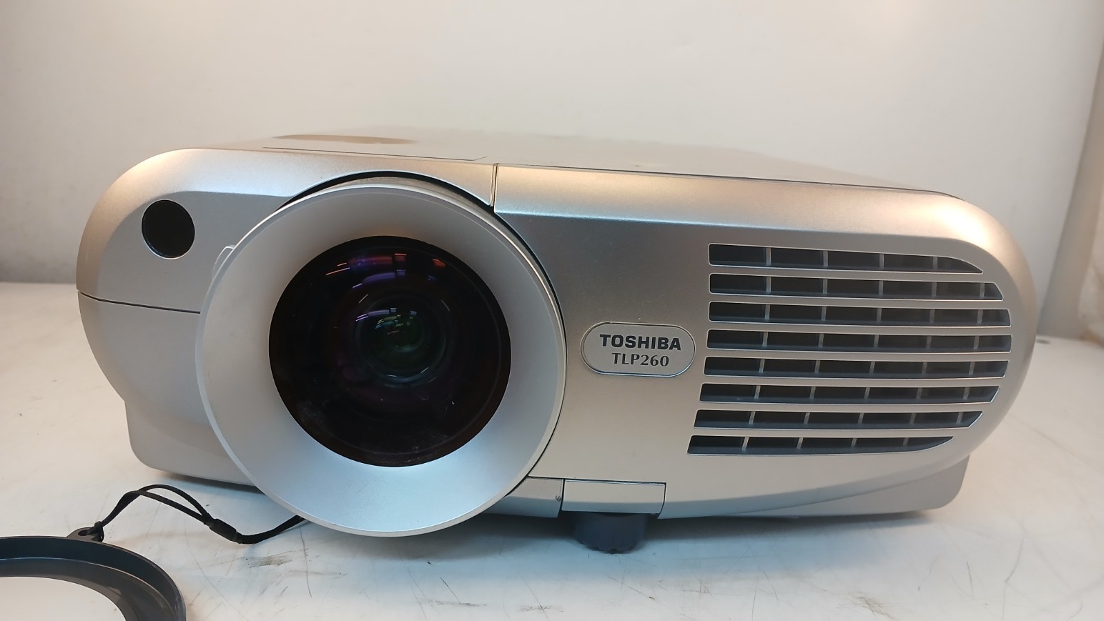 Toshiba TLP-260 LCD Projector *Working* *Read*