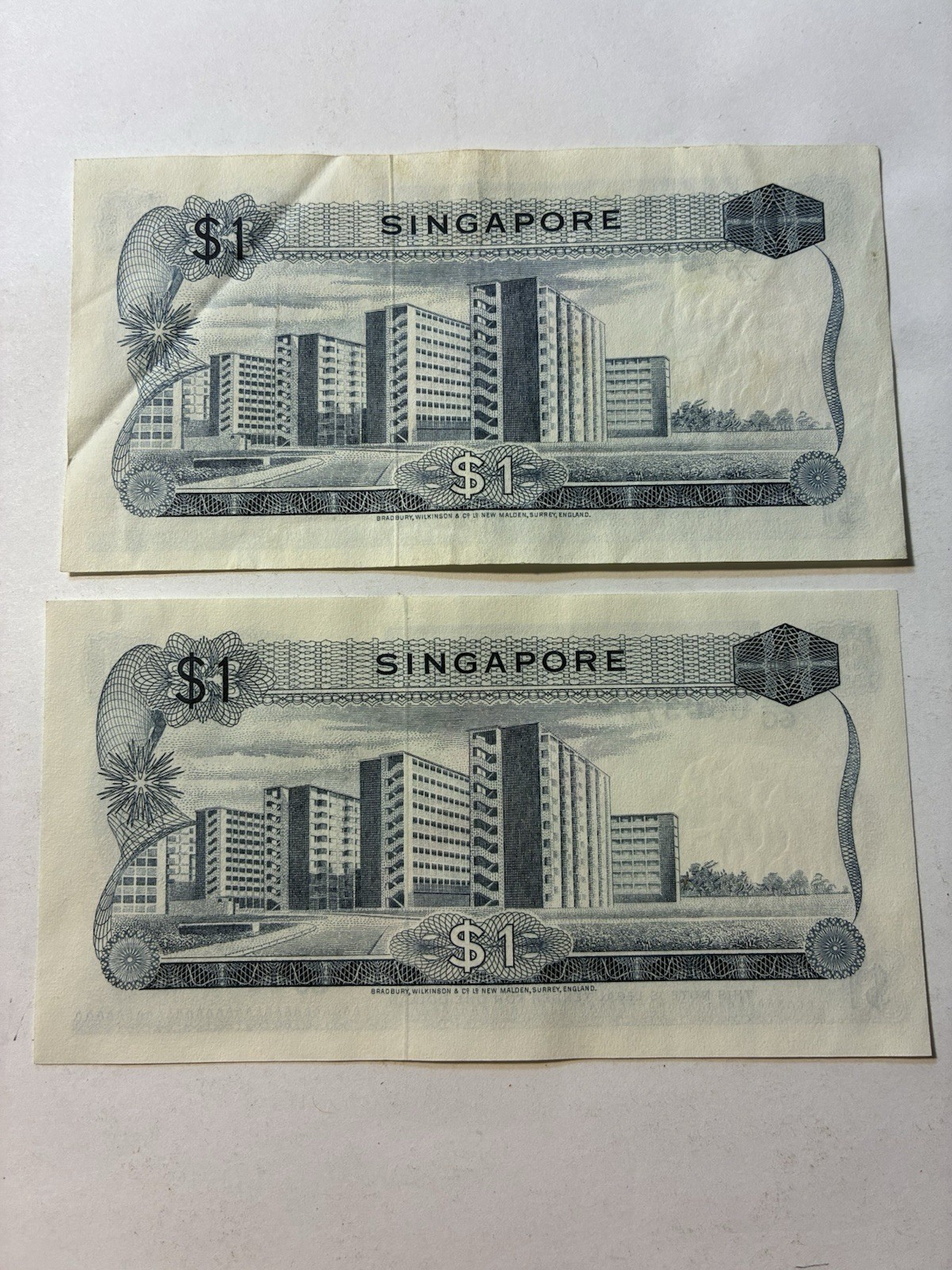 2 SINGAPORE $1.00 DOLLAR BANKNOTES