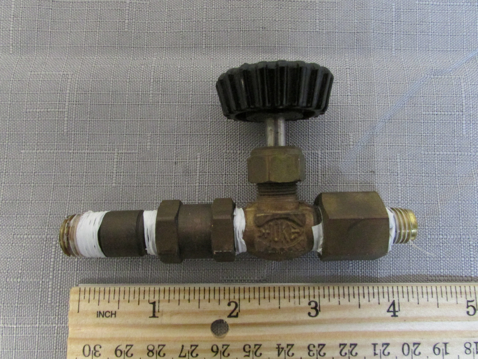 HOKE 3232M4B 3000PSI Manual Brass Needle Valve With Reducer