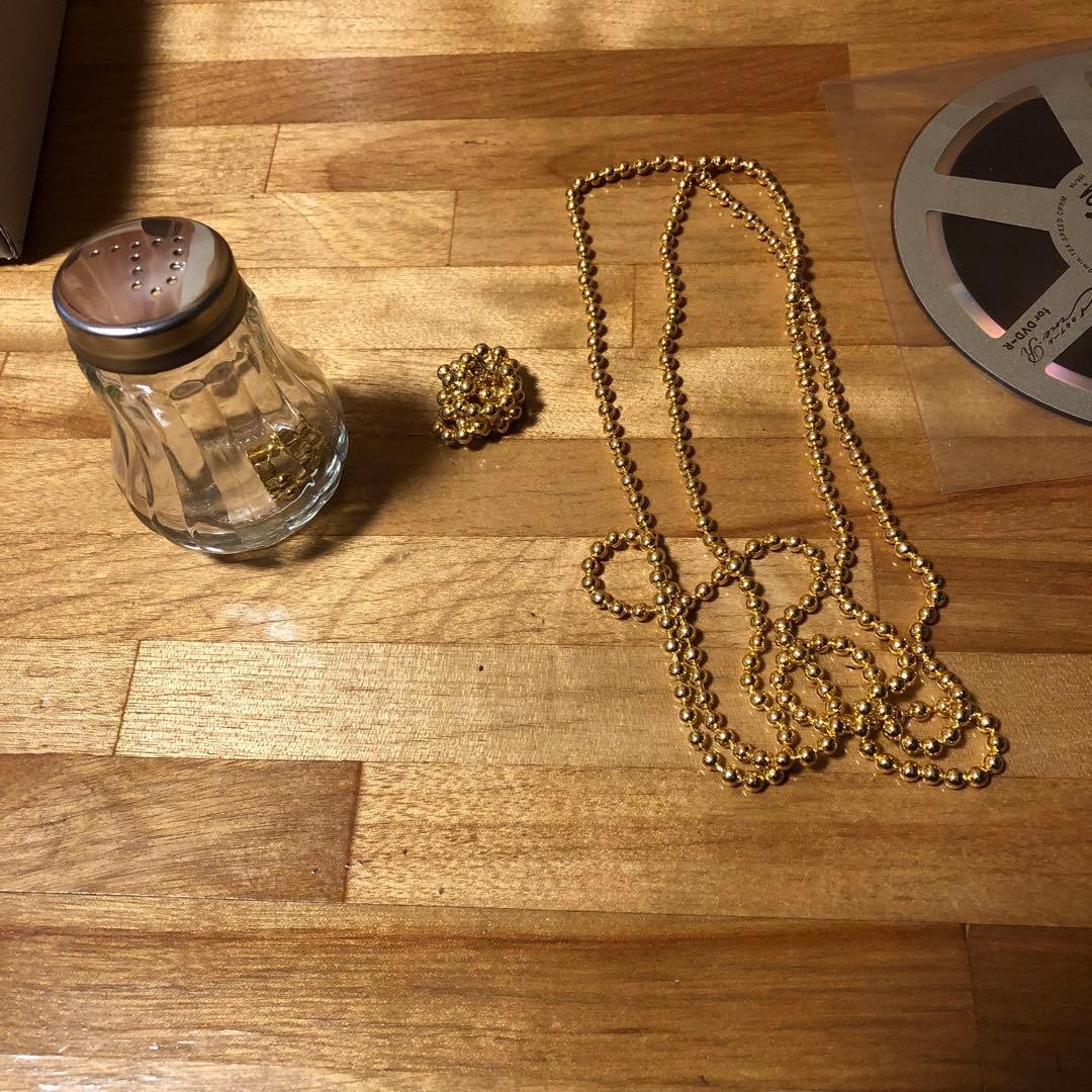 Second hand magic tricks C214 ball chain