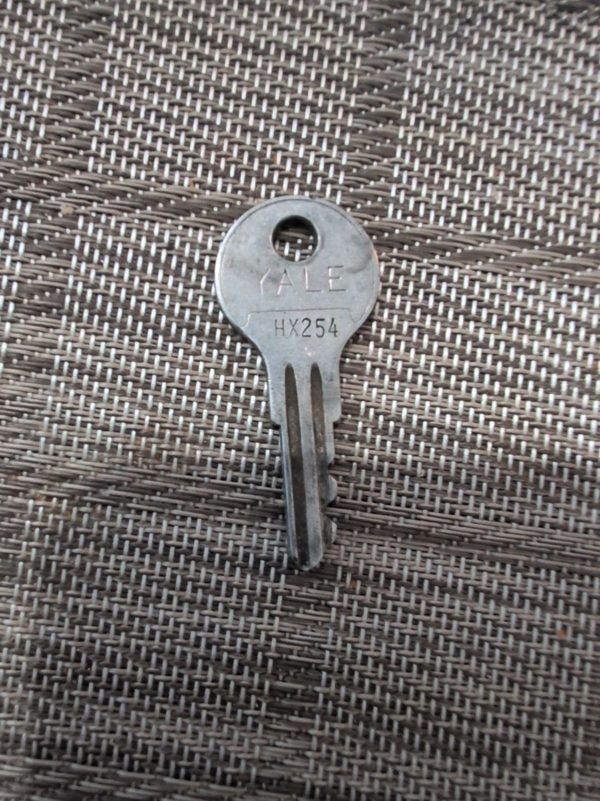 Yale HX254 Key