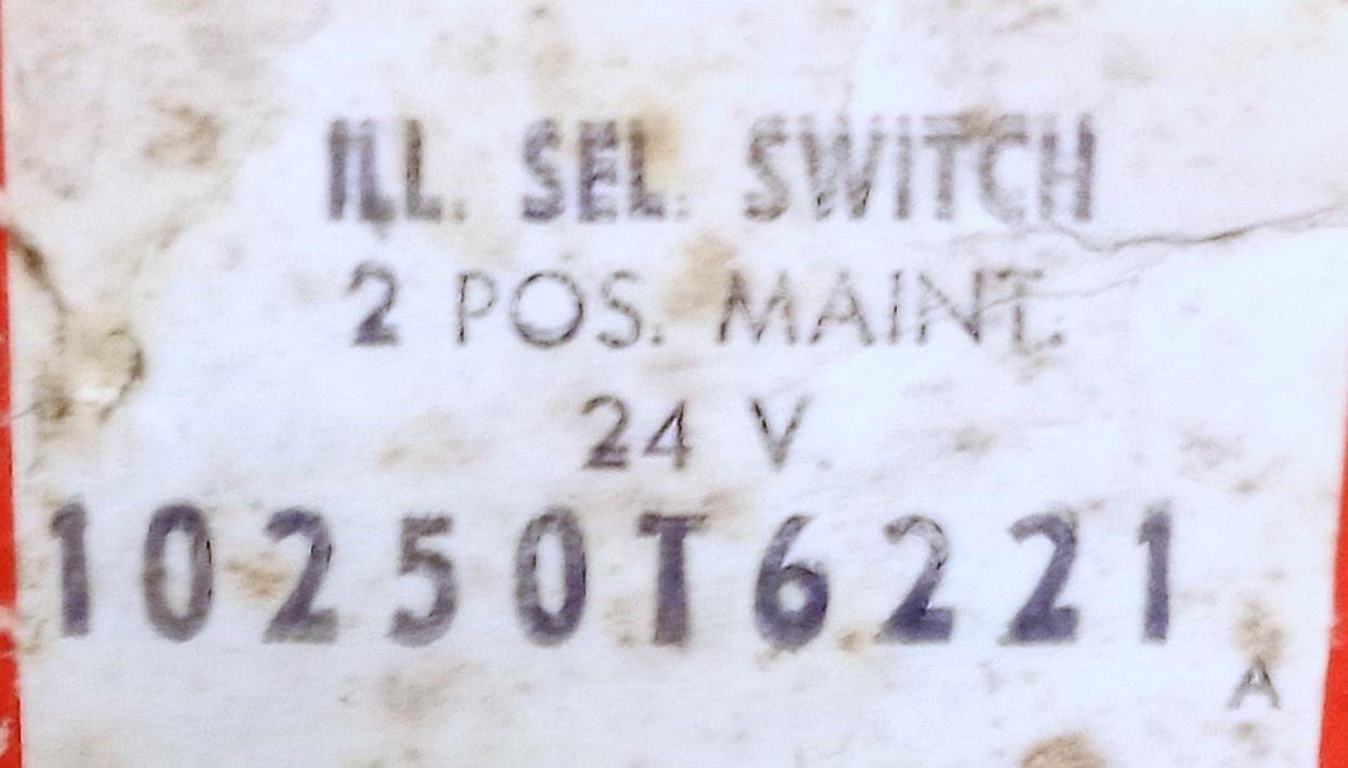Cutler-Hammer 10250T6221 2-Position Maintained Illuminated Selector Switch 24V