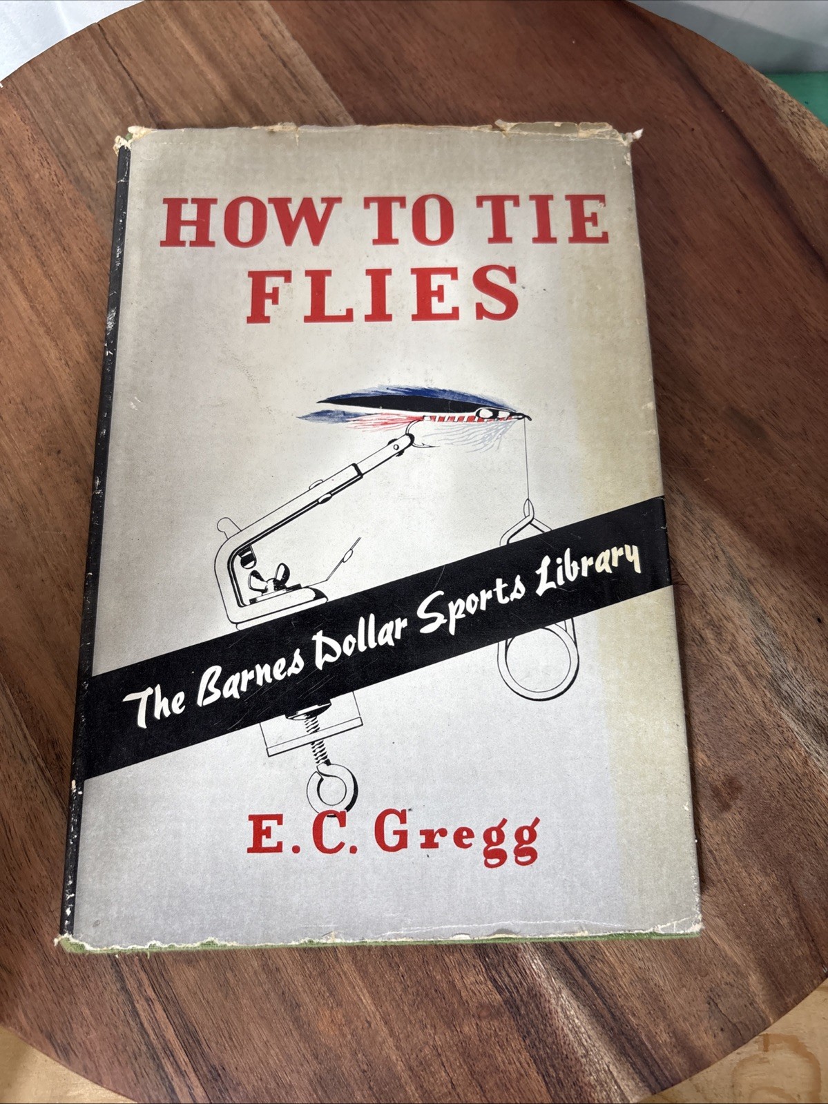 VINTAGE HARDCOVER FISHING BOOK  HOW TO TIE FLYS. E.C. GREG. 1940 ILLUSTRATED