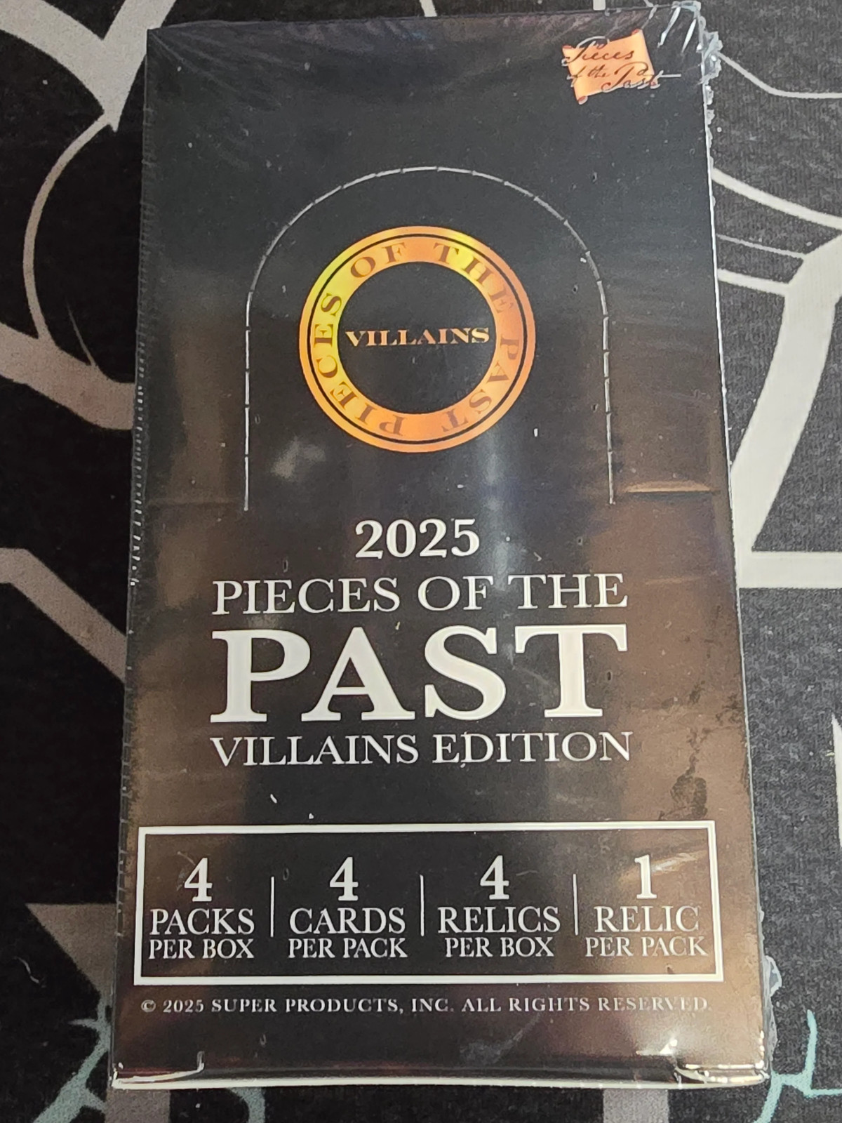 2025 VILLAINS Pieces of the Past Hobby Box - 4 hits!