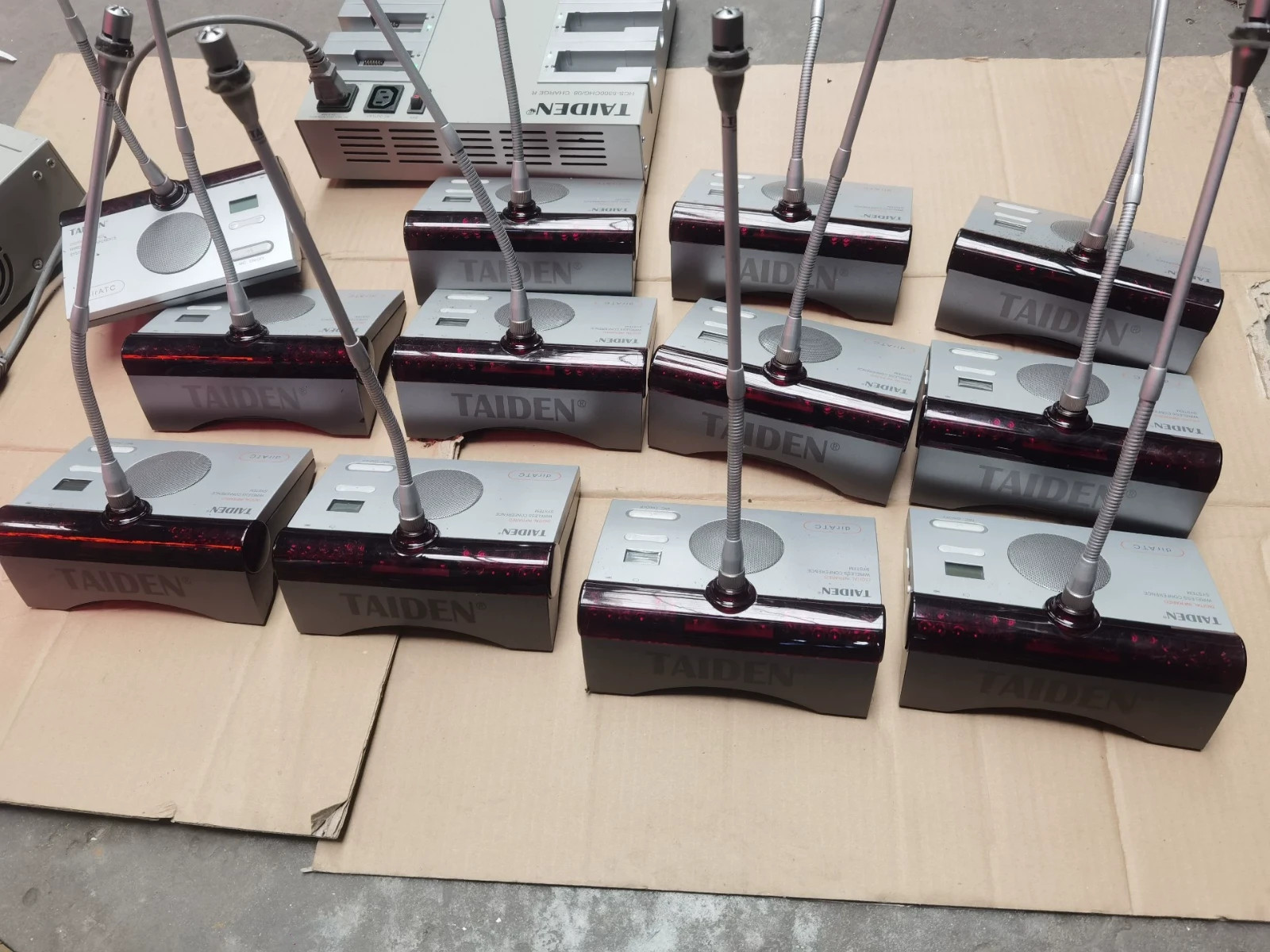 1PCS TAIDEN 1x HCS-5300MC/80 host + 12x 5302D_S/80 microphone