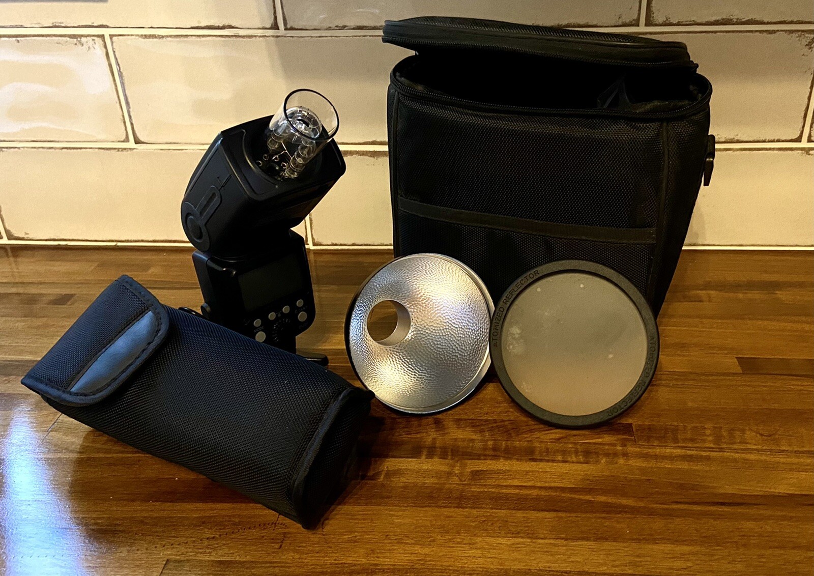 Polaroid Bare Bulb Flash ~ w Bulb, Reflector, stand, case ~ EXCELLENT