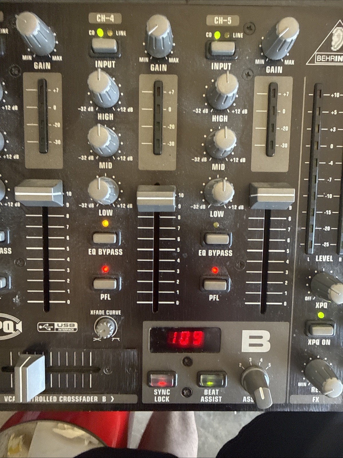 Behringer Pro Mixer VMX1000USB 5-channel DJ Mixer