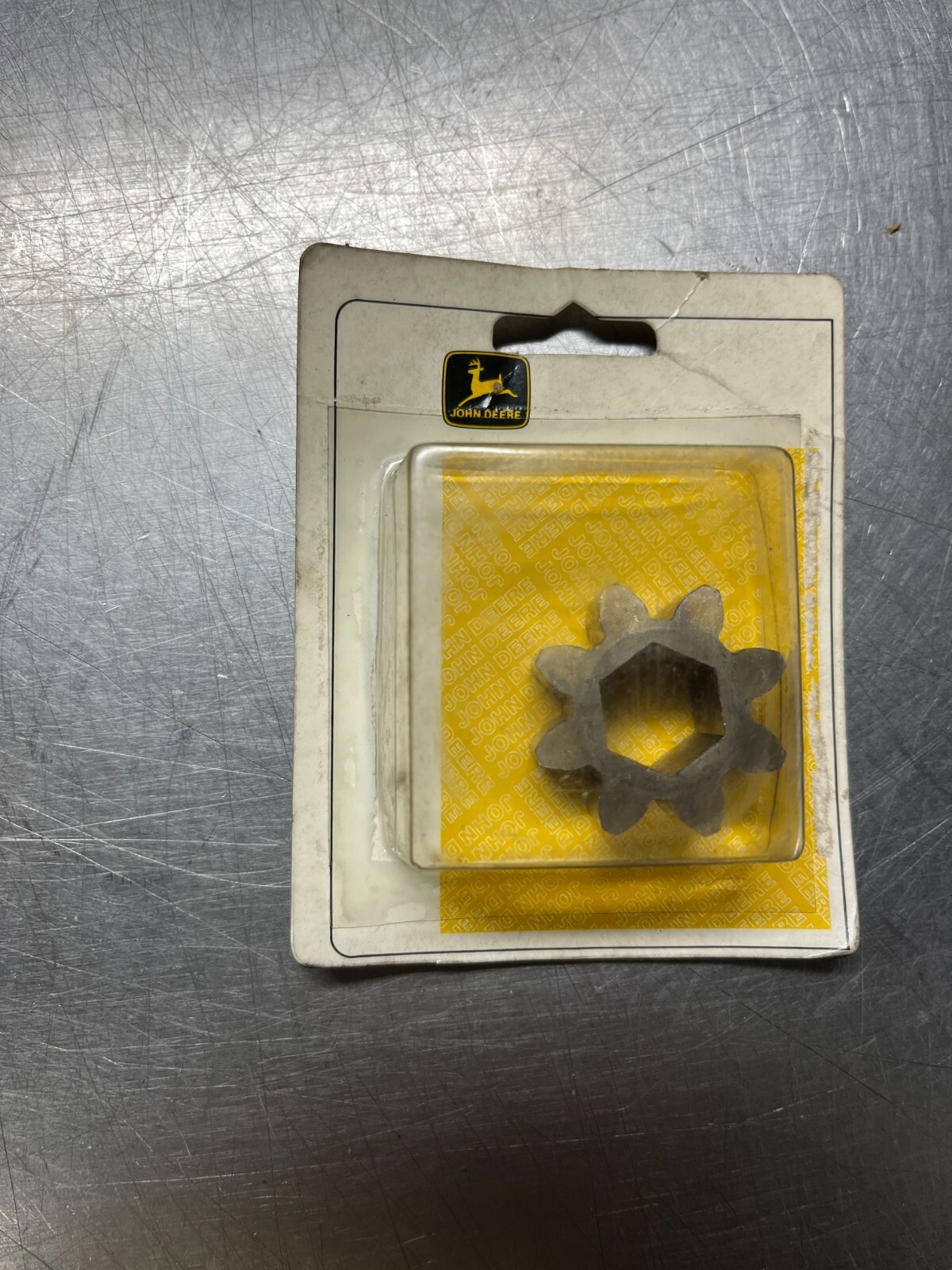 M110605   GENUINE OEM  John Deere   PINON GEAR  8 Tooth