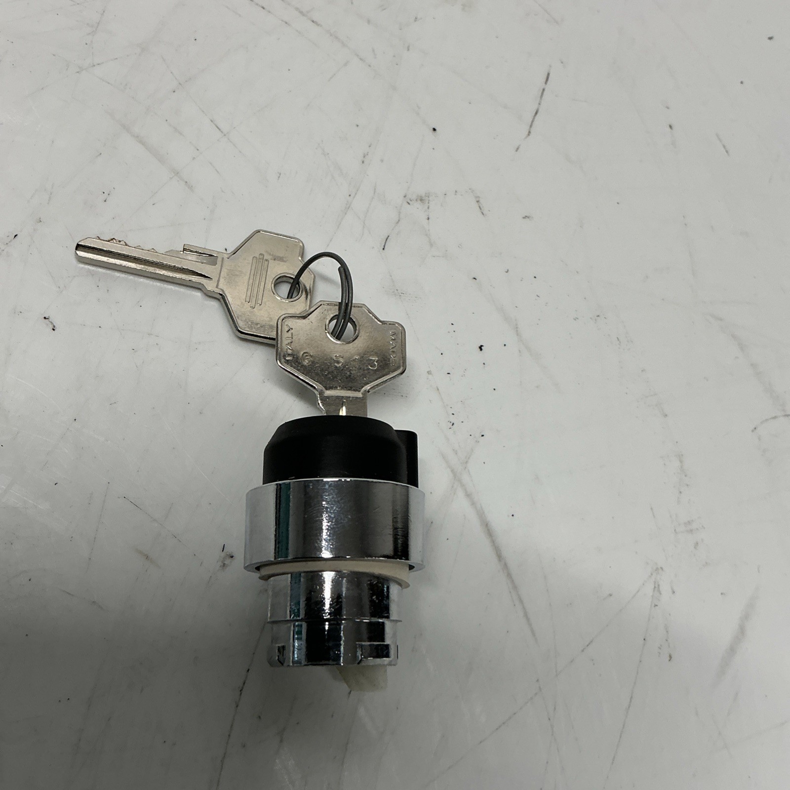 Unbranded G513 Keyed Selector Switch With 2 Keys W-449