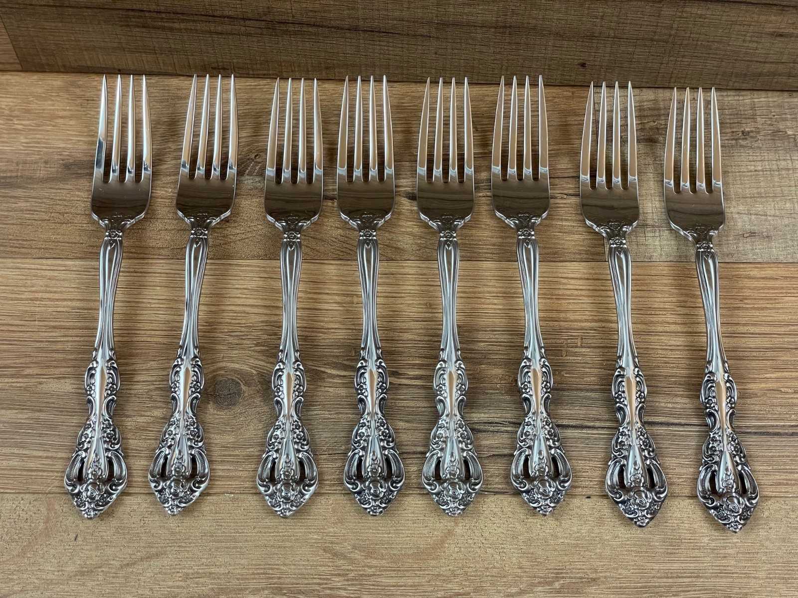 Oneida Michelangelo 72 Pc Stainless Flatware Set Serves 8 + Serving