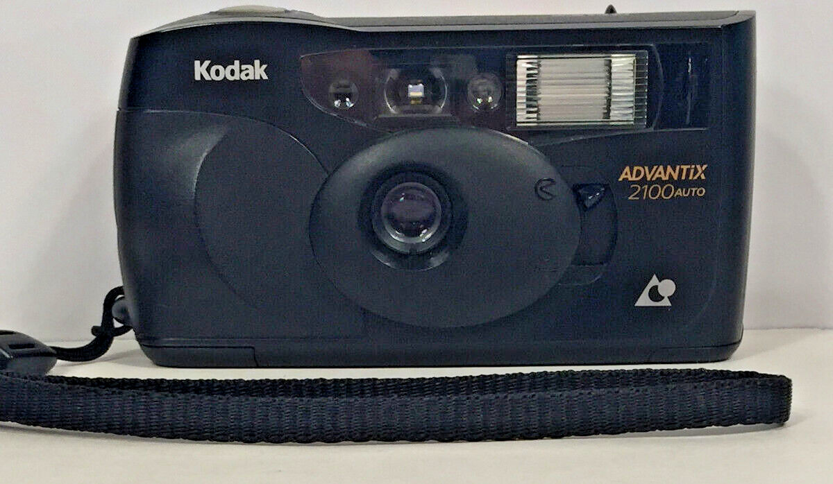 Kodak Advantix 2100 Auto Vintage Point & Shoot 35mm With Hand Strap & Case