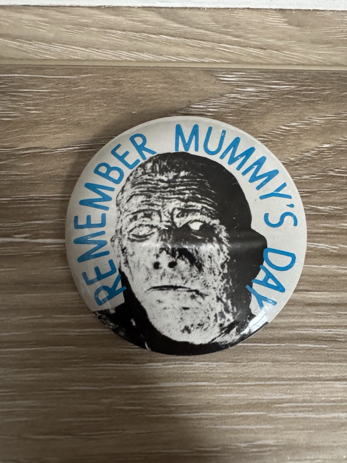 Remember Mummy's Day Topps Batty Buttons 2" Pinback Universal Monsters 1970 NICE