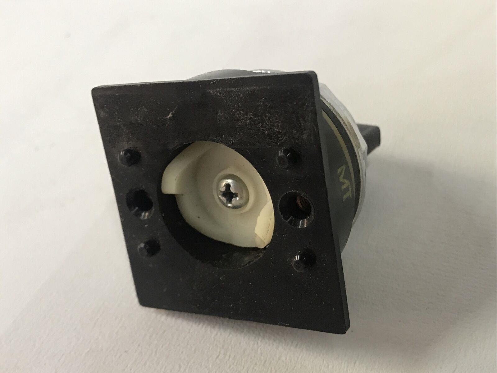 General Electric CR104PSG74B Selector Switch 3 Position Spring Return