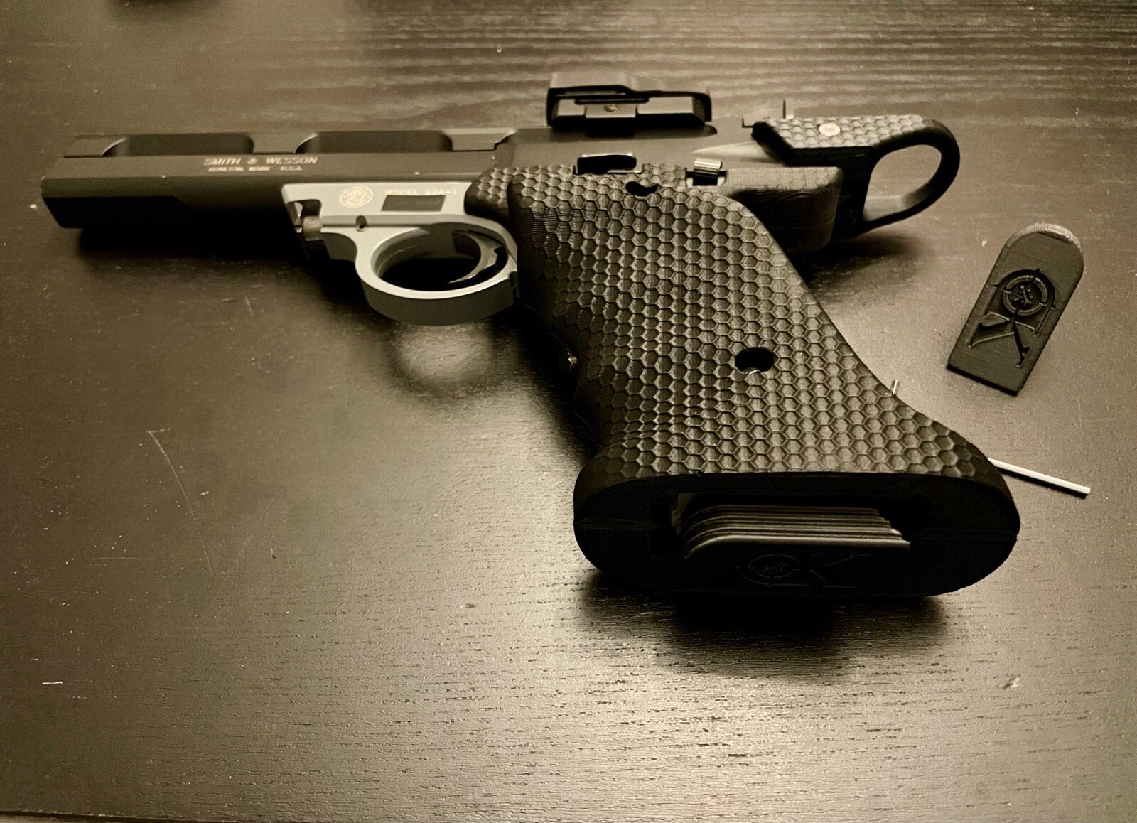 S&W Model 22A grips, speed loader, Slide racker, 4x magazine bumpers