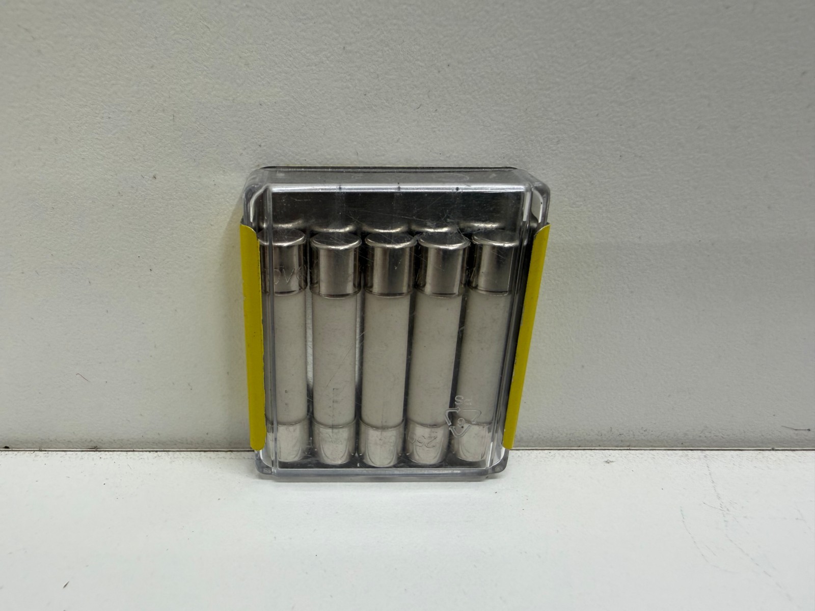 LOT OF (5) NEW OLD STOCK! BUSSMANN 15A 250V TIME-DELAY FUSES MDA-15-R