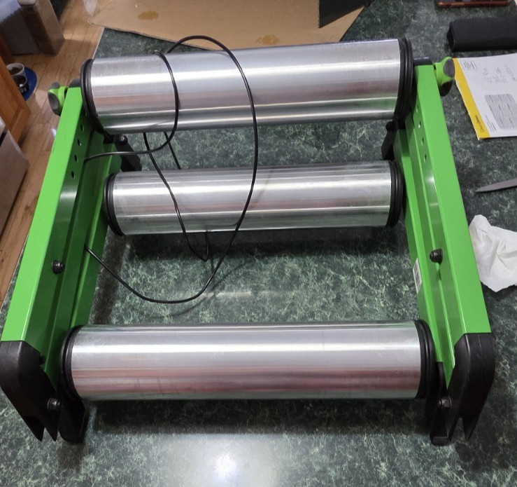 USED EXCELLENT KINETIC Z-ROLLERS TURN YOUR BIKE INTO AN EXERCISE BIKE