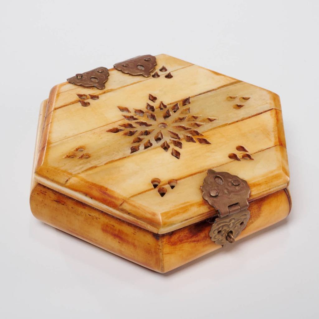 Hinged Trinket Jewelry Lock Hexagonal Box 4.5"w