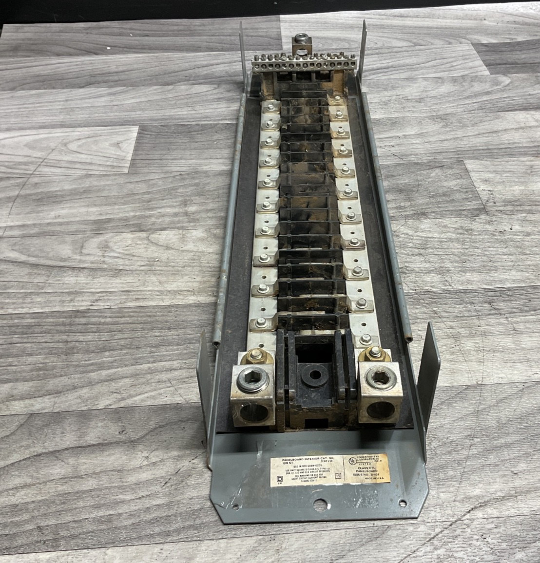 Square D QON 42-1 200 Amp 20 Space 120/240V Guts Only 6" X 20.5" #304F63