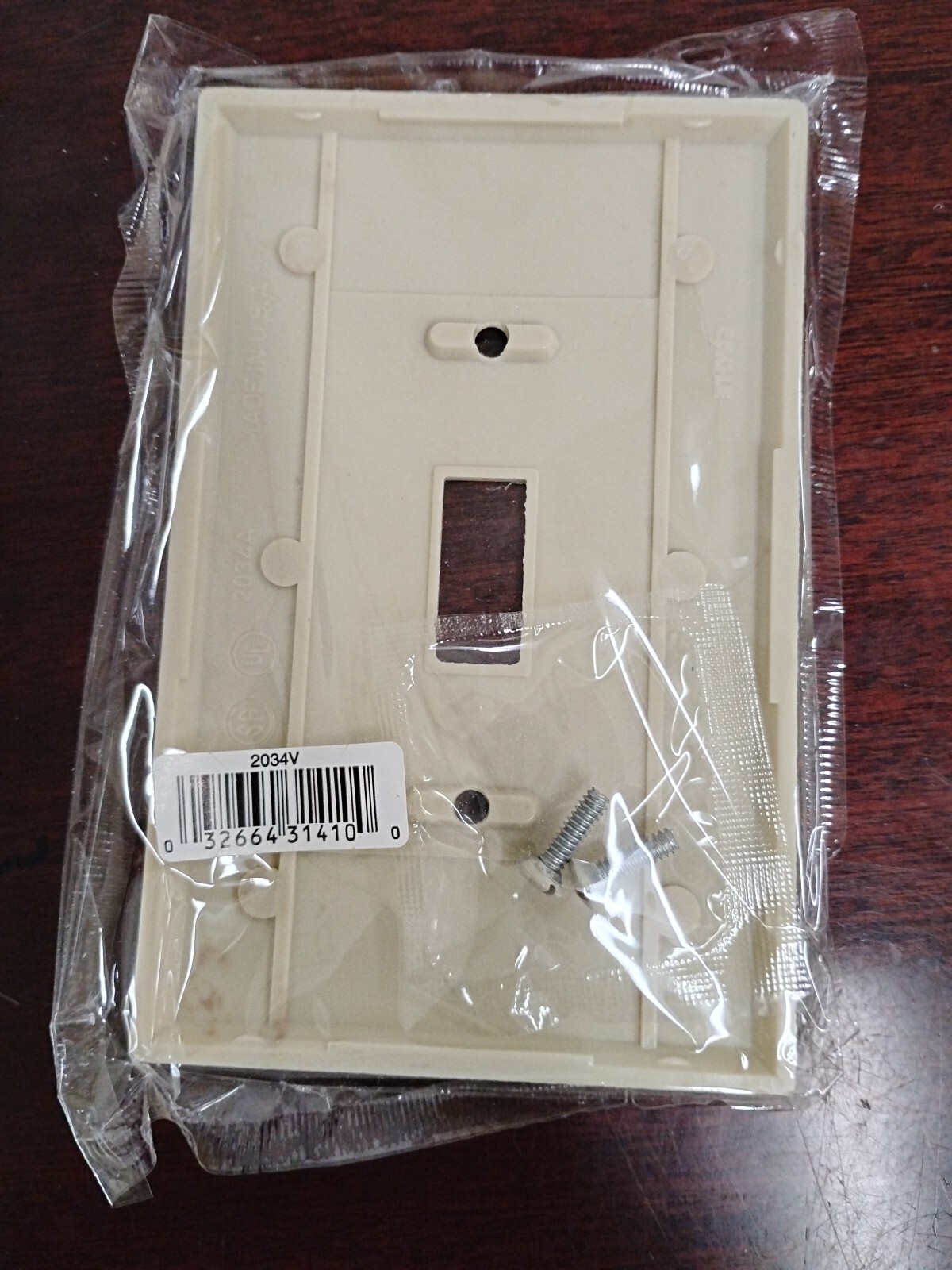 20 Eagle Ivory Mid-Size Flush 1Gang Toggle Switch Wallplates 2034V. New