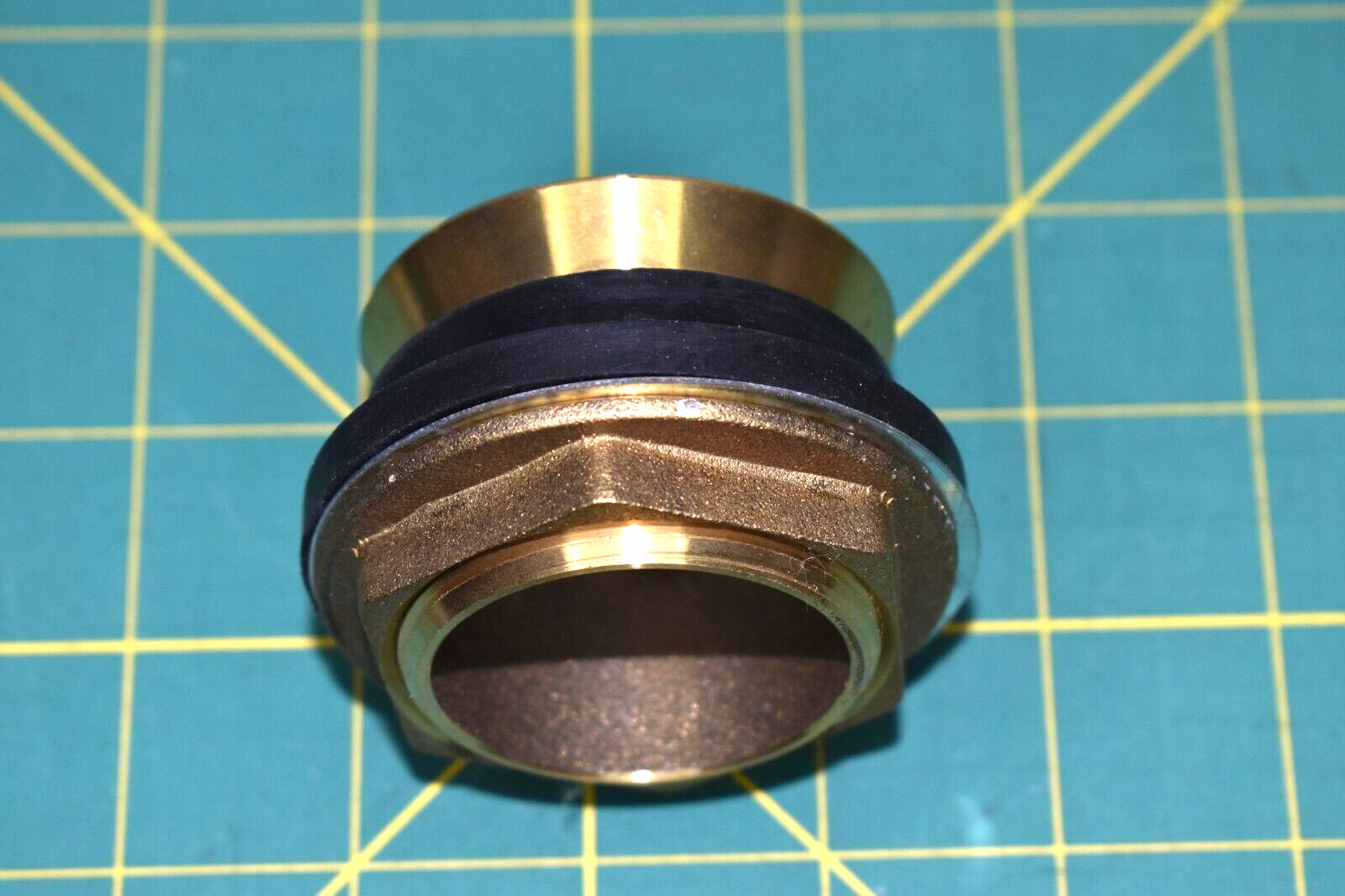 Urinal Or Closet Spud, Pressure Assist, 1-1/2" X 1-1/2", Cast Brass
