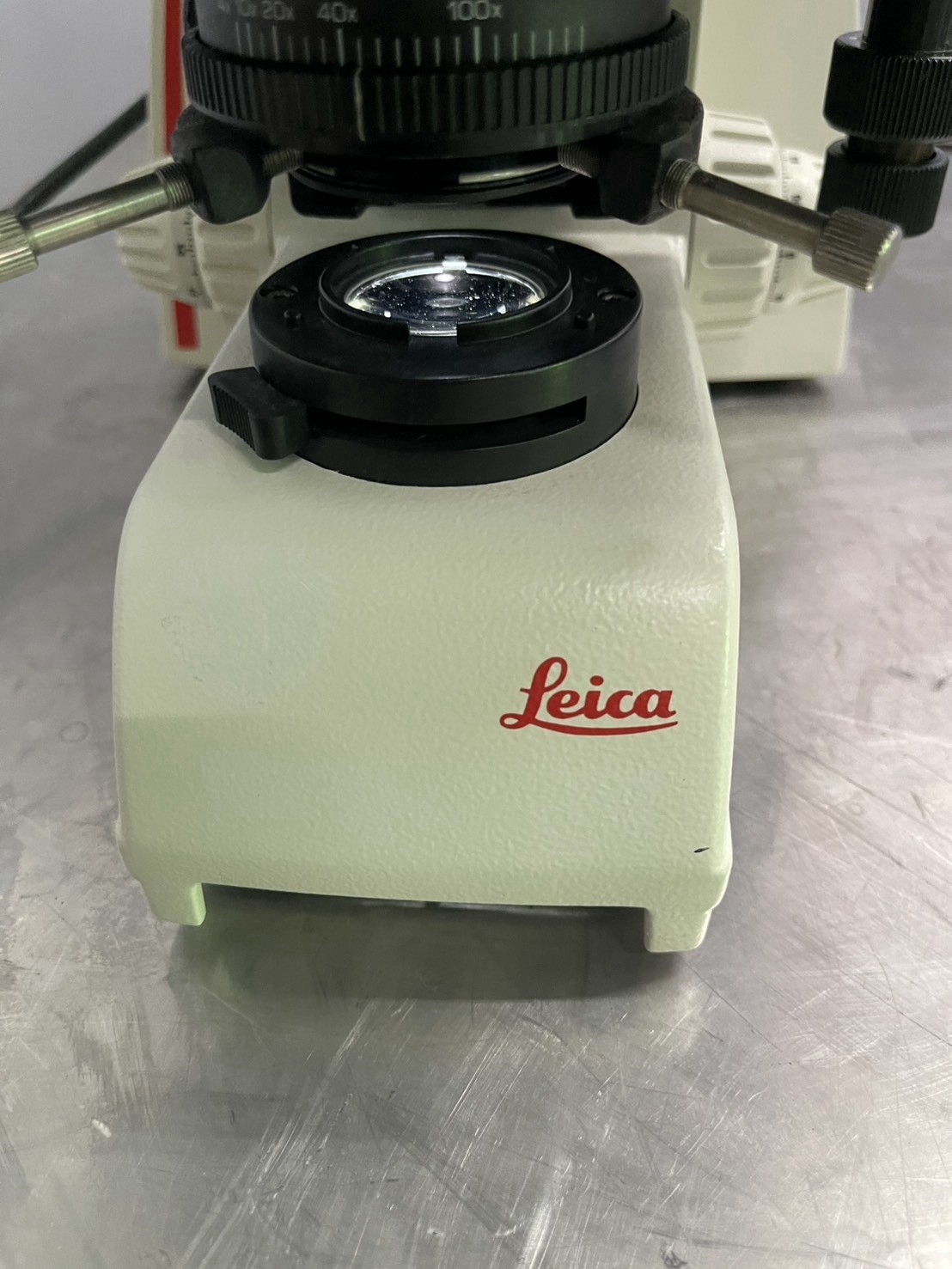 Leica DM750 Trinocular Compound Microscope 4X 10X 40X LED Tested Light
