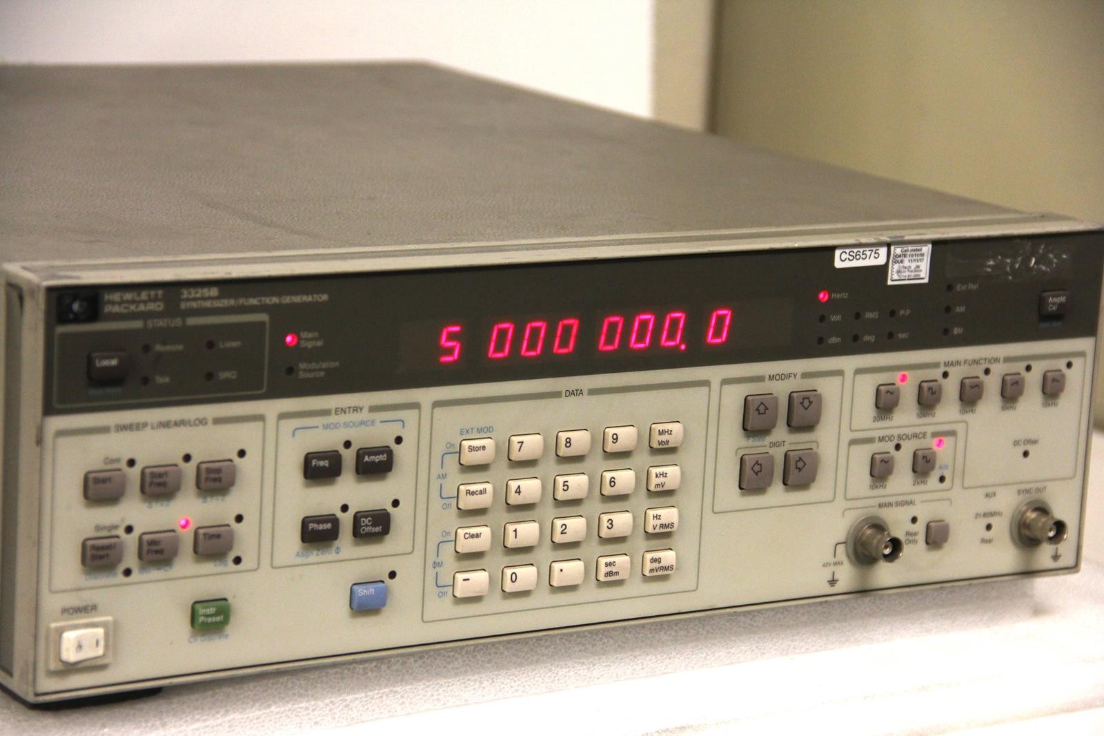 HP Hewlett Packard 3325B Synthesizer Function Generator