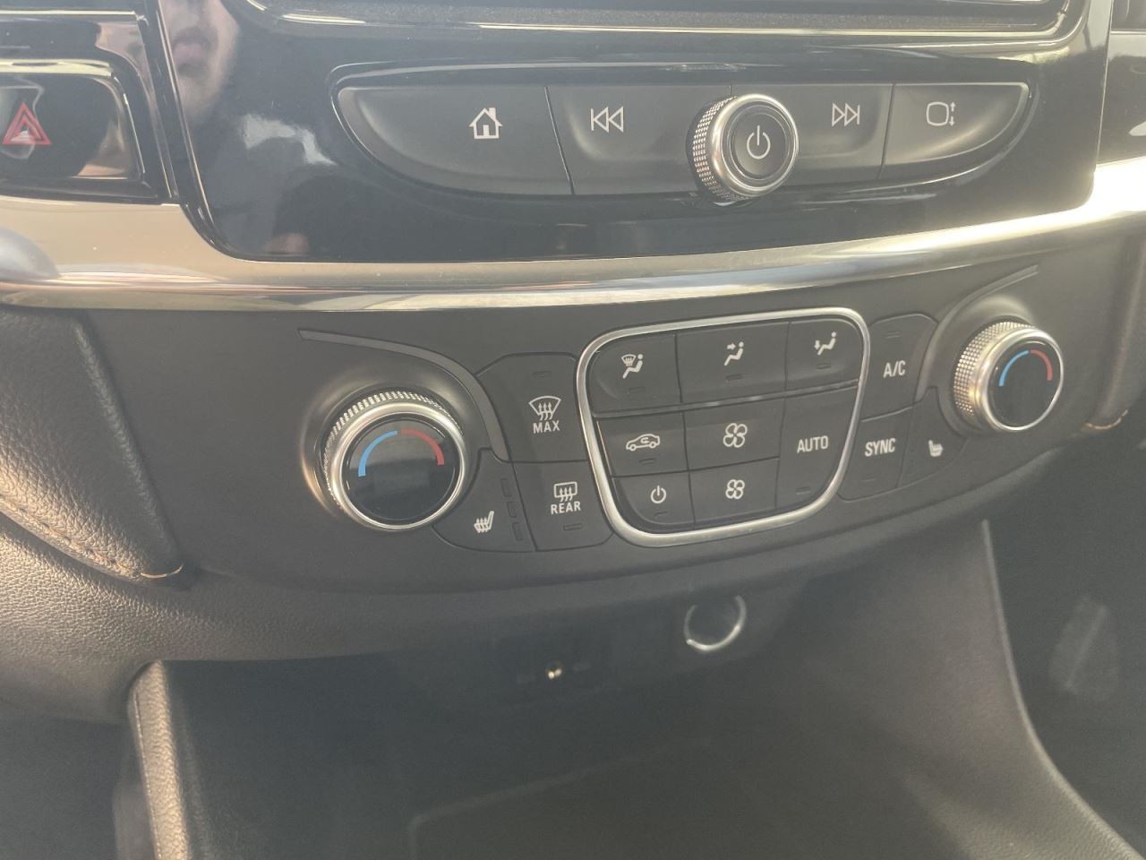 TRAVERSE 2019 Air Shutter 1061607