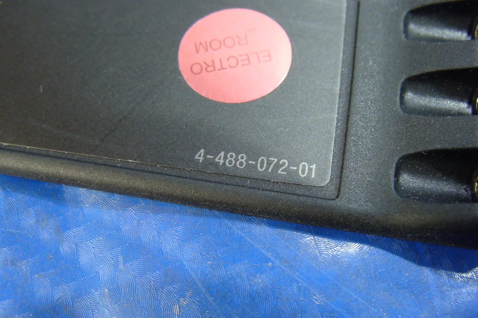 Sony Vaio 11.6" SVT112A2WL Genuine Center Swivel Kickstand 4-488-072-01 GLP*