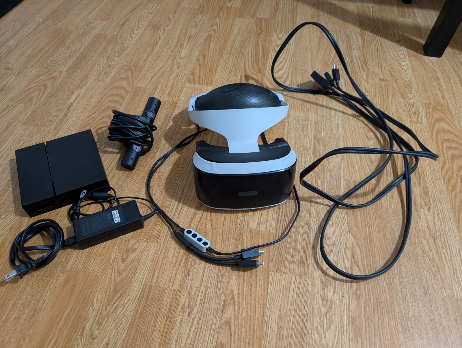 Sony PlayStation VR Headset CUH-ZVR1 W/ Processor Unit, Camera & 2 Games READ