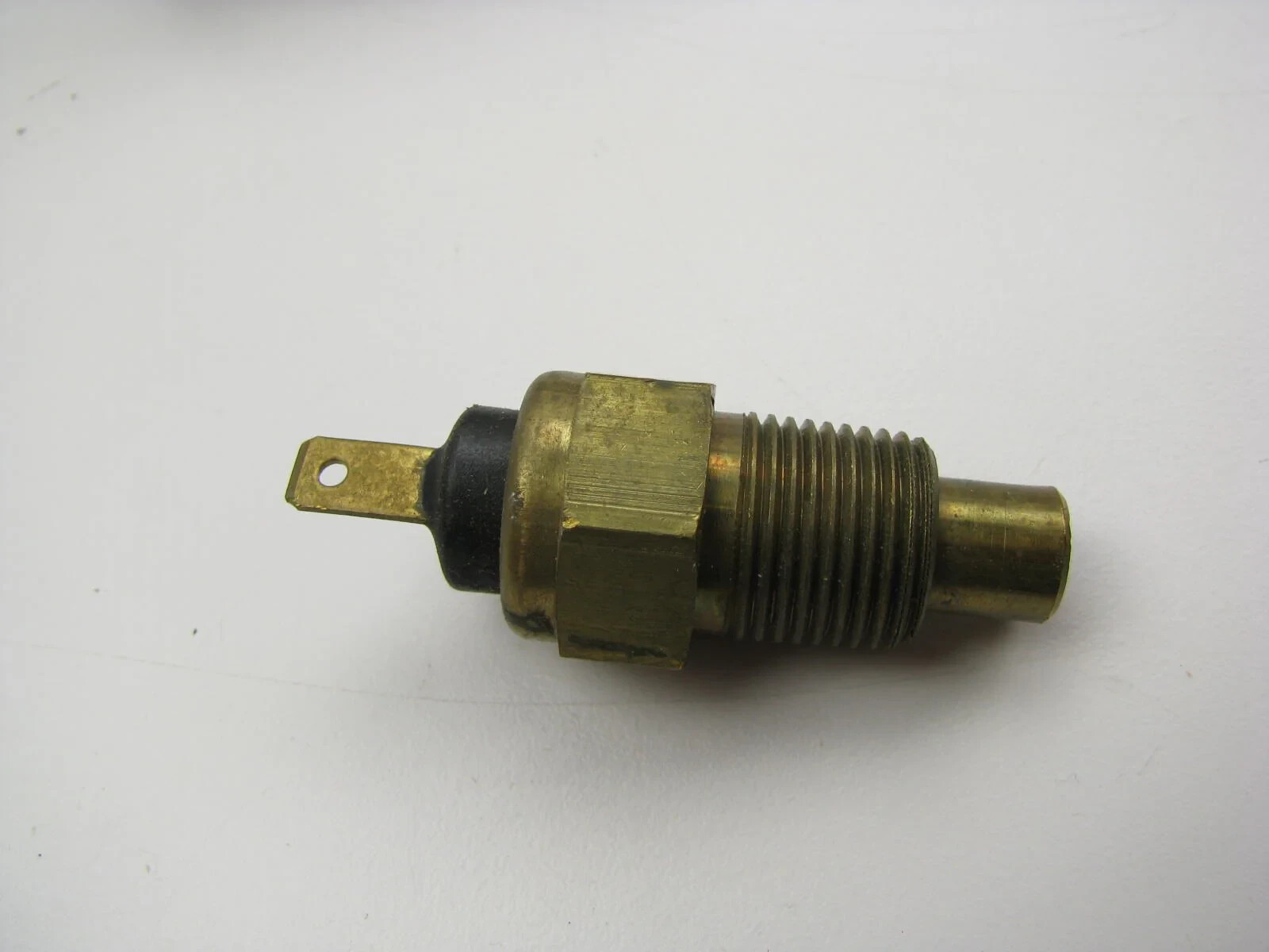 BWD WT390 Engine Coolant Temperature Switch Borg Warner