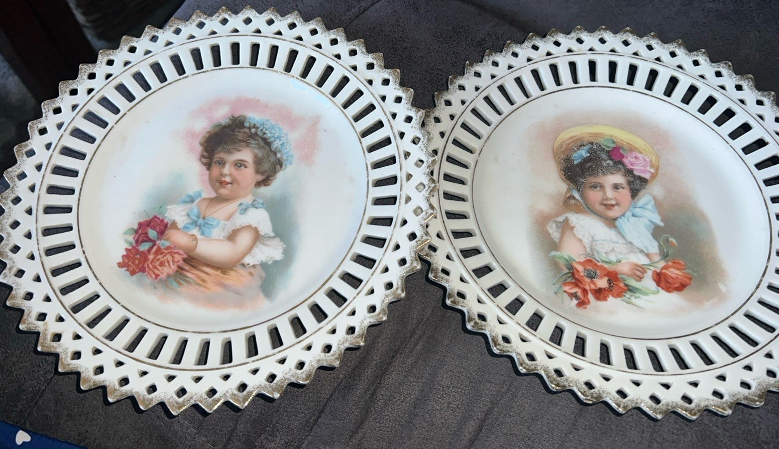 2 Ancientness Porcelain Saxony decrotive porcelain plates