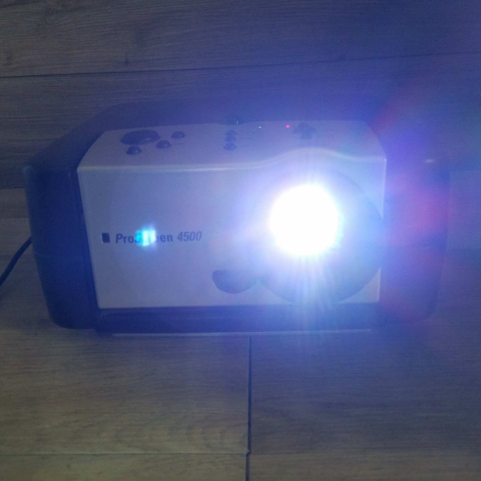 READY! Philips ProScreen 4500 VGA Conference Room Projector 3LCD Technology