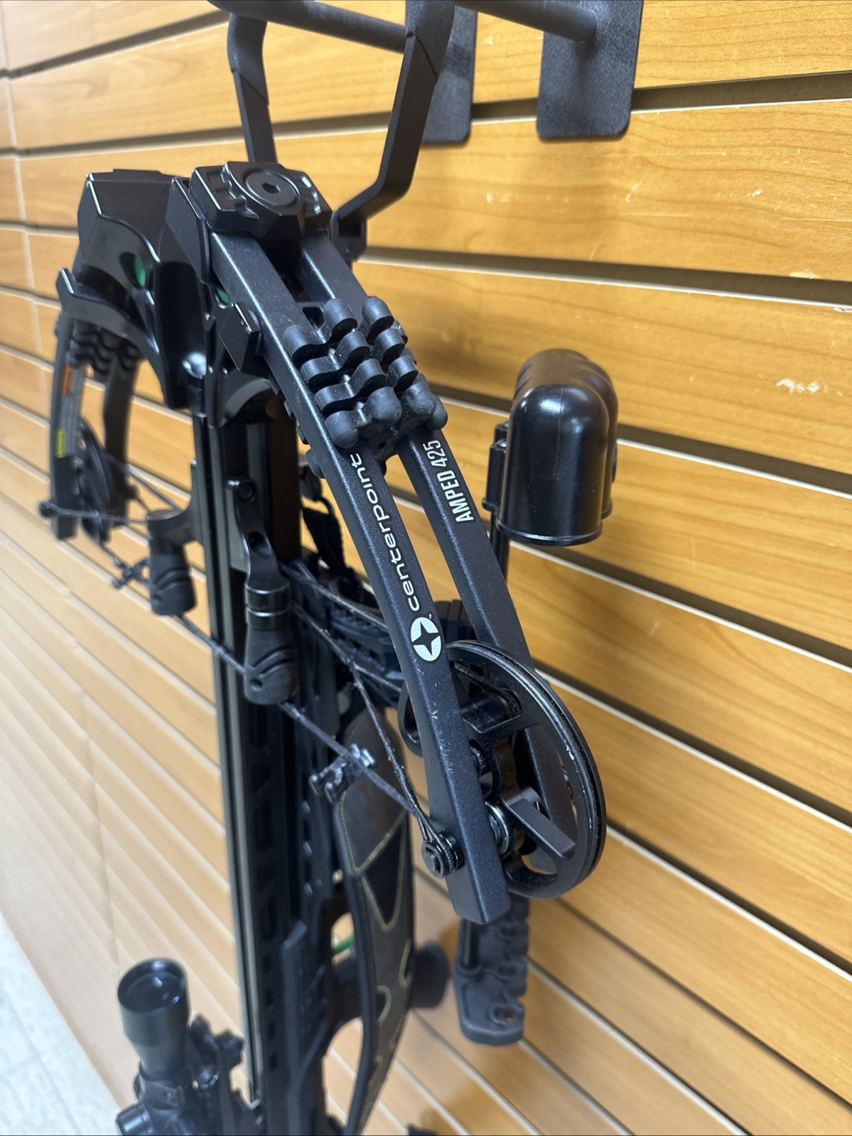 Centerpoint Crossbow - Amped 425 - Case & Extra Arrows