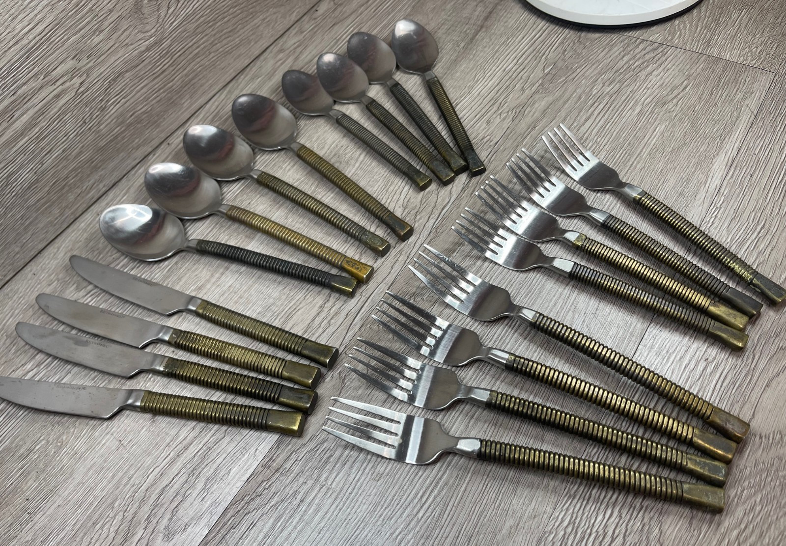 Retroneu Flatware Set 20 Pc. Lattitudes Bronze  18/10 Stainless