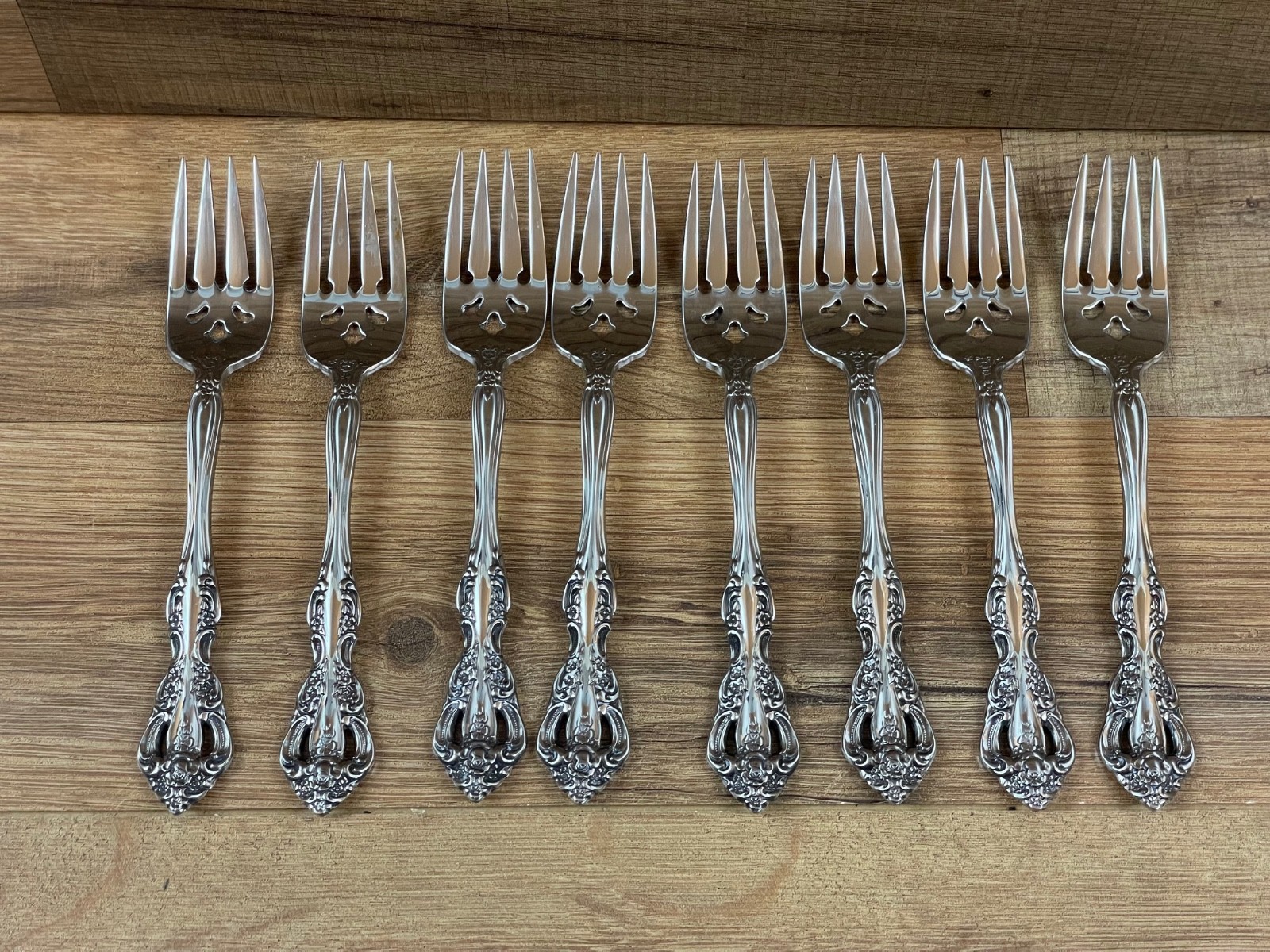 Oneida Michelangelo 72 Pc Stainless Flatware Set Serves 8 + Serving