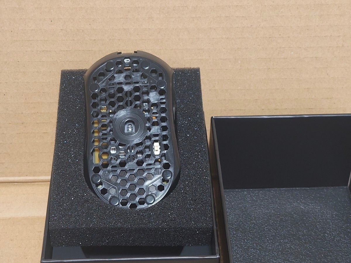 Finalmouse UltralightX Competition Raw Carbon Wireless Gaming Mouse Medium Size