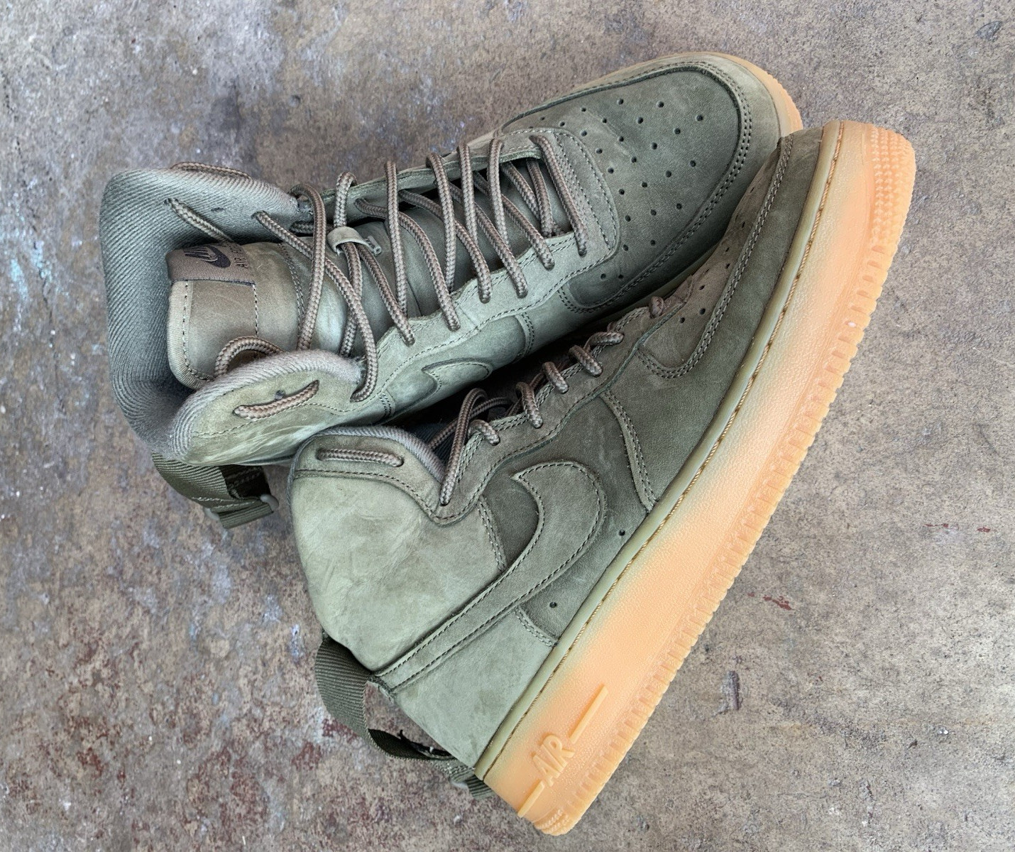 Nike Air Force 1 Men’s High Top Suede Lace Up Sneakers Green/Tan
