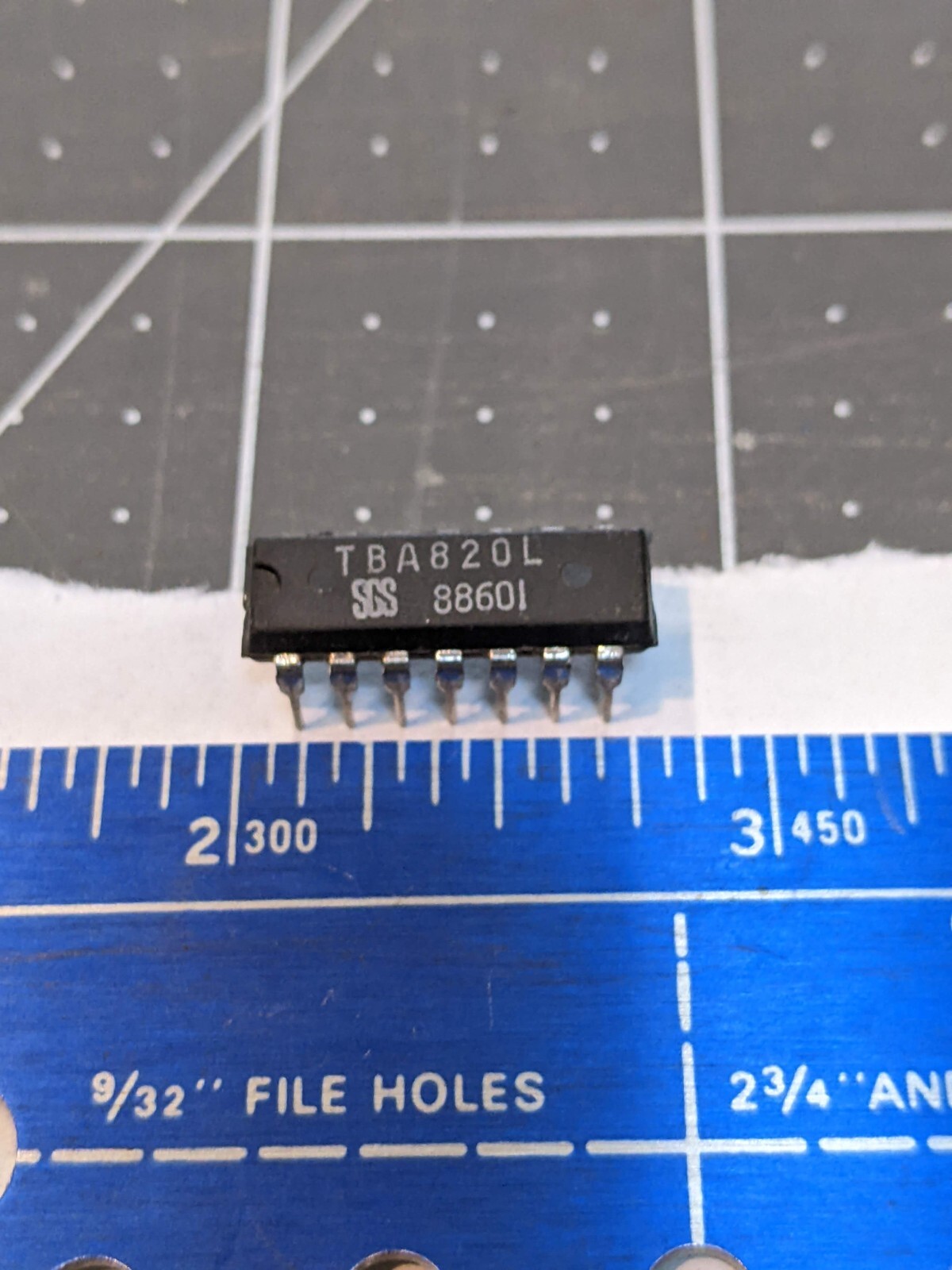 TBA820L / IC / DIP / 2 PIECES Integrated Circuit