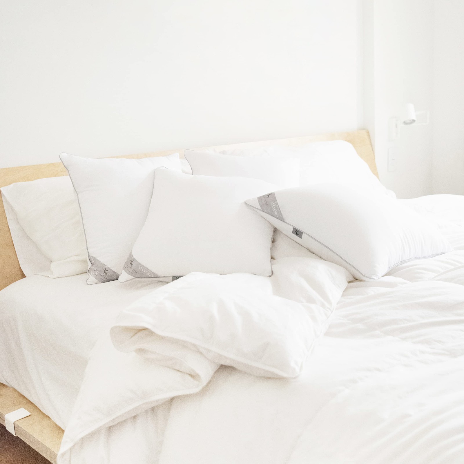Throw Pillow Inserts, Set of 4 White Soft Microfiber Piping Designs, Square P...