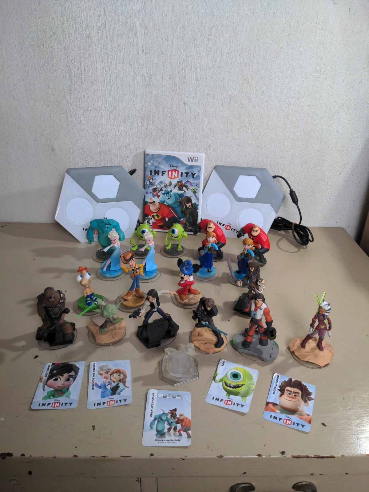 Disney Infinity Lot: Wii Game, 2 Readers, 20 Figures fast shipping