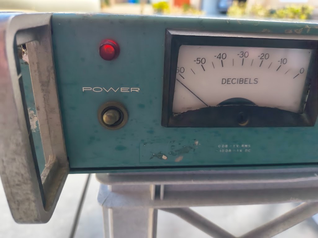 Ling Model 100 - Powers ON- No further tests- AS-IS