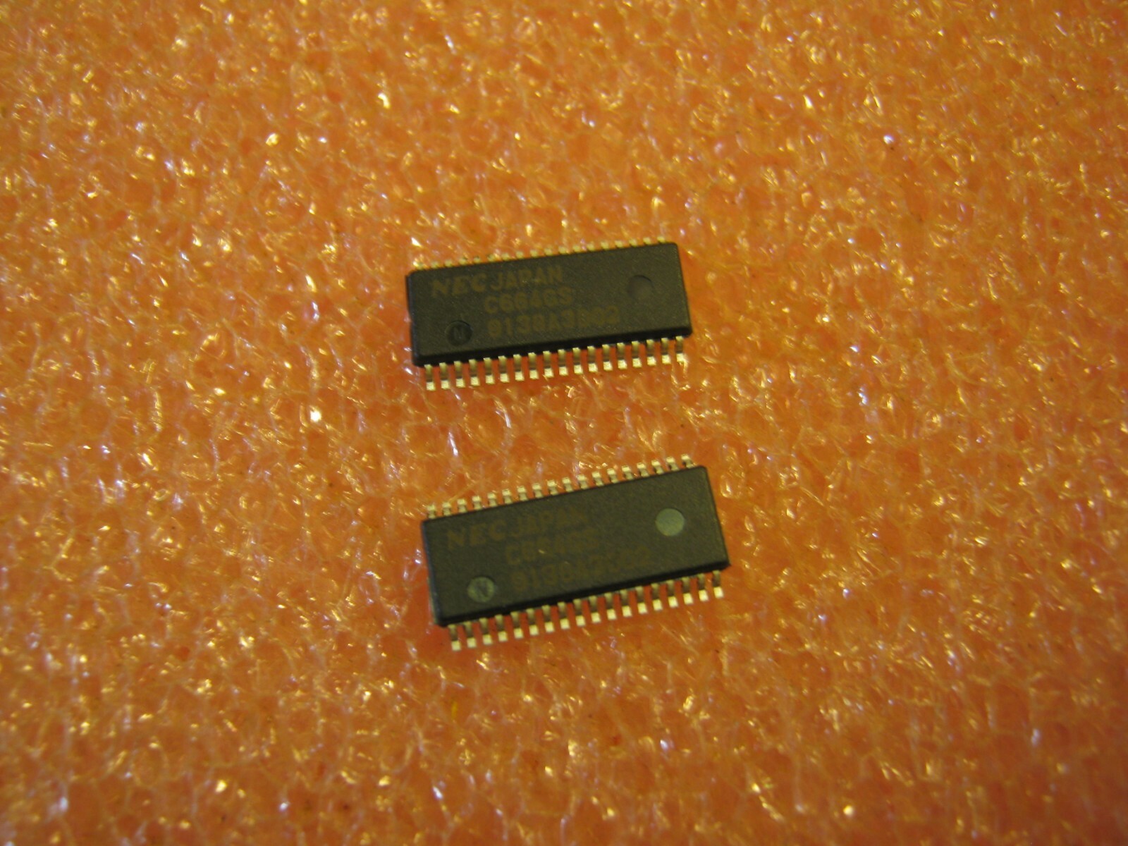 UPC664GS NOS 2 Pieces from NEC Made in Japan
