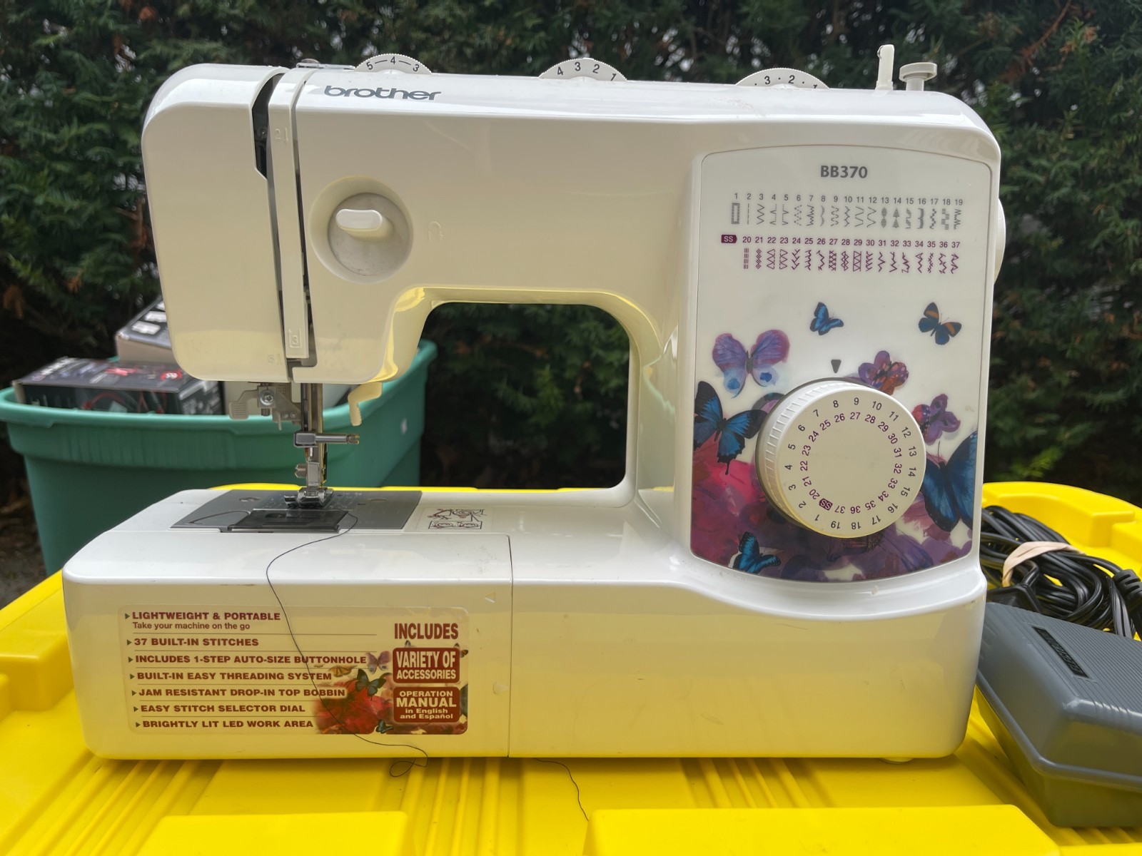 Brother BB370 37-Stitch Free Arm Sewing Machine Auto Needle Threader Working