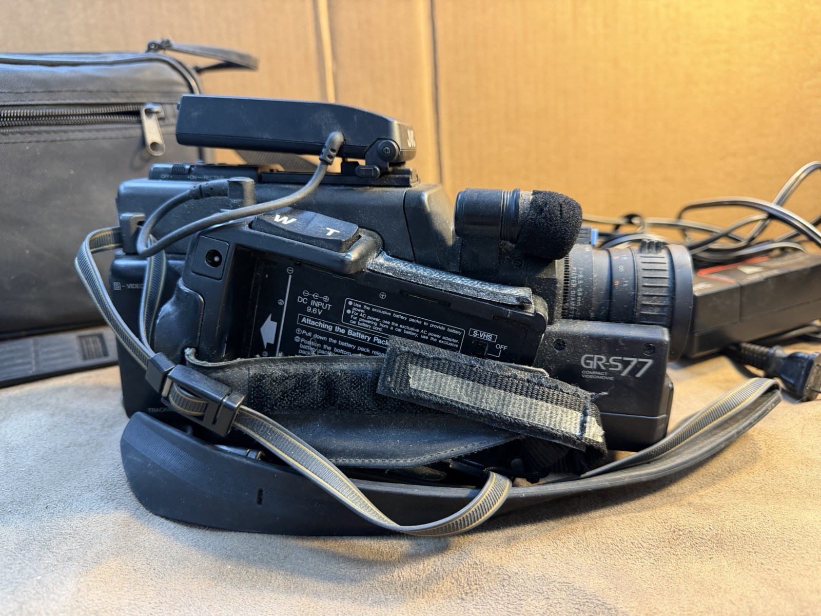 JVC Camcorder GR-S77E VHS-C Camcorder, As Is, Powers On Read Description
