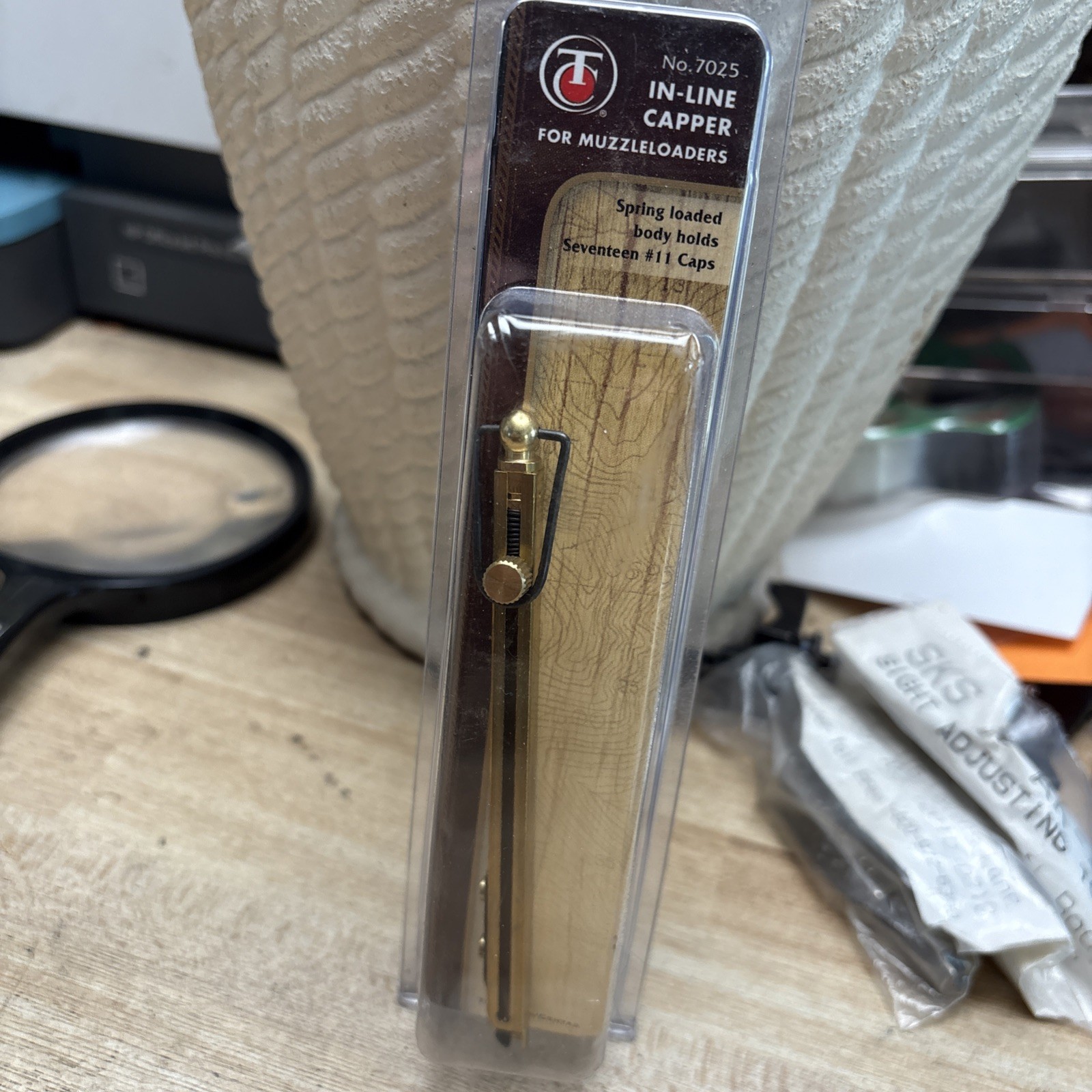 In line capper (46)