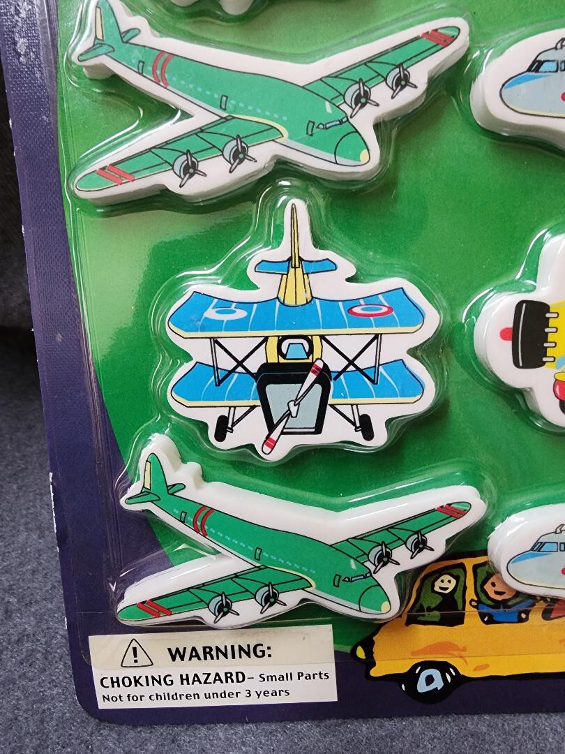 8 ERASERS PLANES