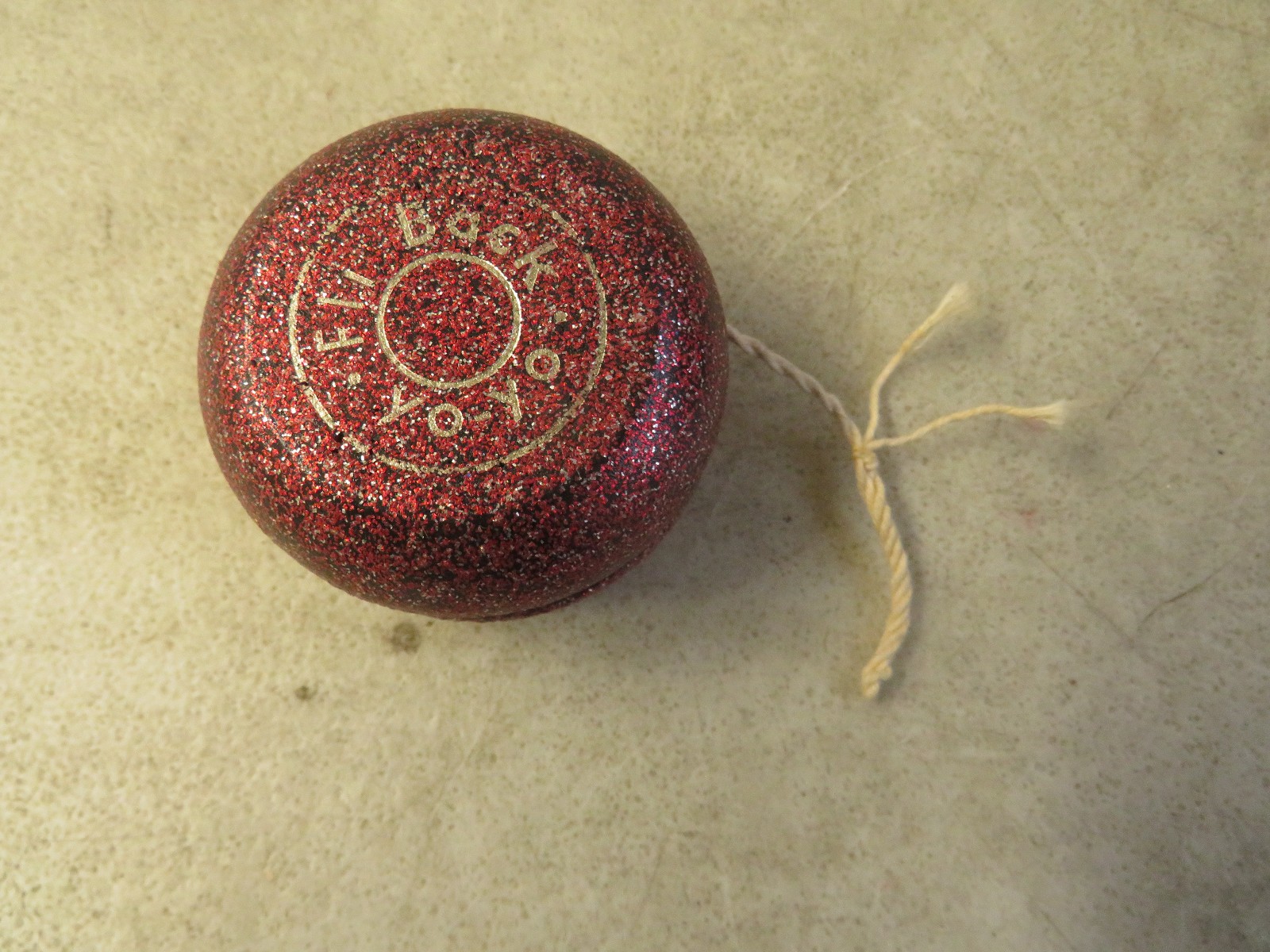 Vintage Fli-Back Yo-Yo Wooden Red Glitter 2" Yo-Yo