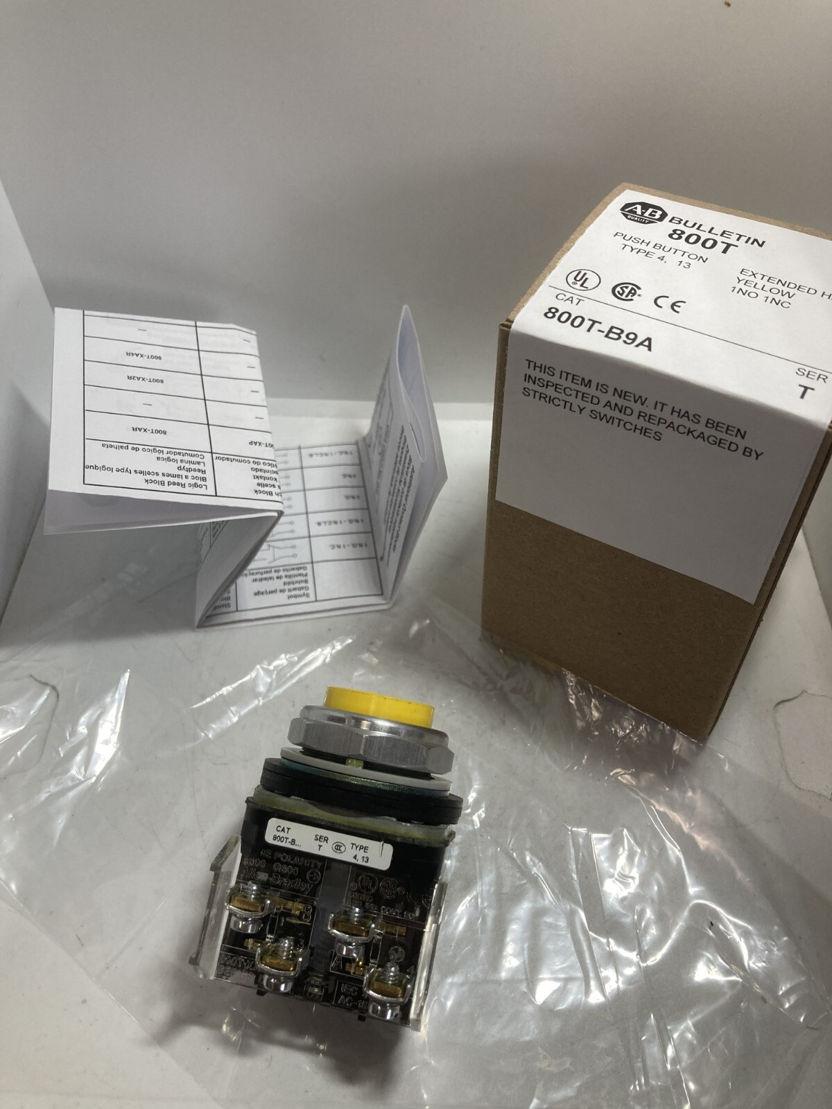 ALLEN BRADLEY 800T-B9A PUSHBUTTON YELLOW MOMENTARY 1NO/1NC EXT HEAD SER T NIB